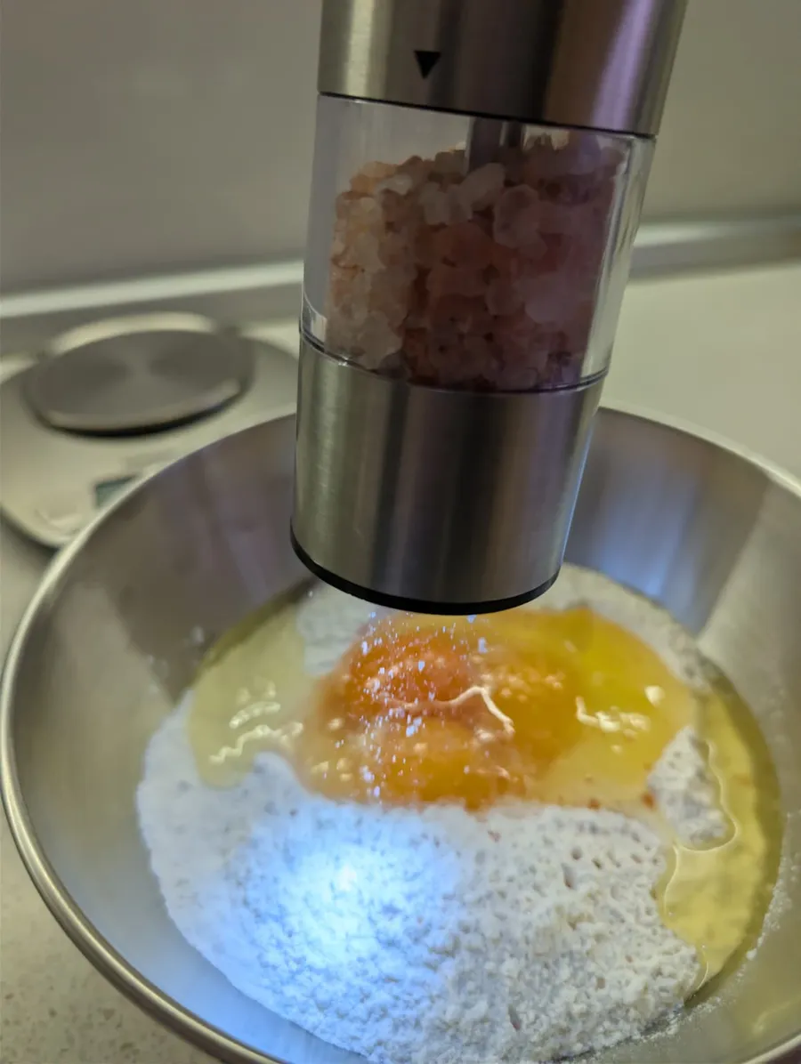 rețetă-tăitei-de-casa-reteta-traditionala-faina-oua-paste-1