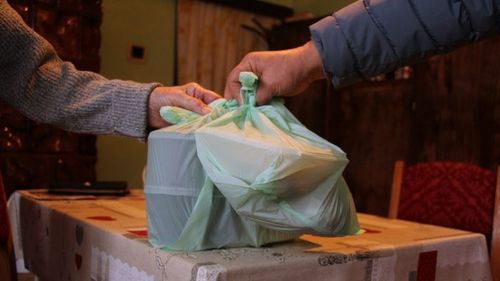 Serviciul "Masa pe roţi", derulat de Asociaţia Caritas, în Harghita și județele învecinate, un ajutor esenţial mai ales în perioada iernii