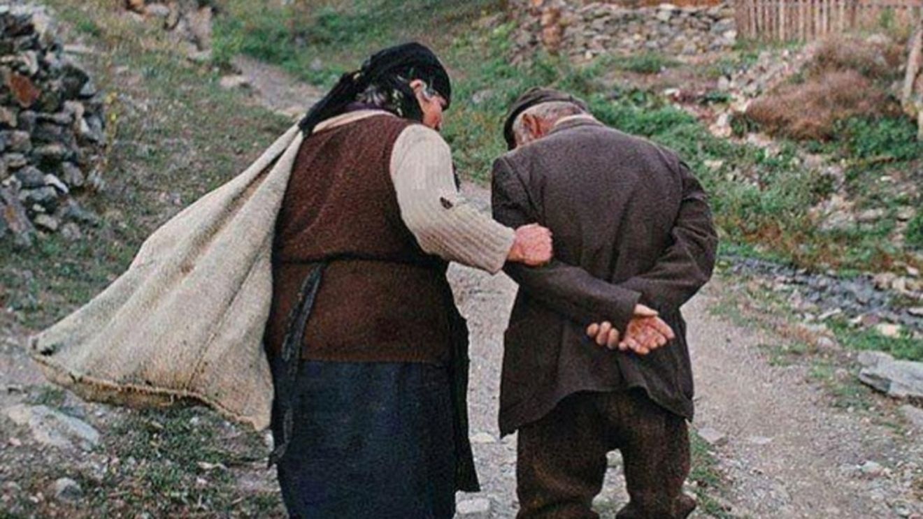 Produse alimentare și mese calde în valoare de 250 de lei pentru persoanele în situații defavorizate, anunță purtătorul de cuvânt al guvernului