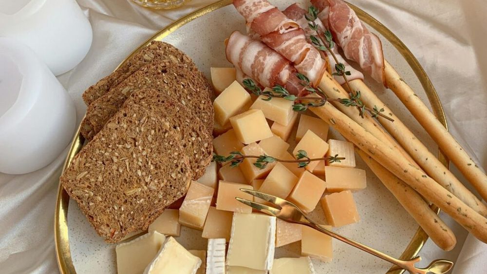 Tipul de brânză care ar putea fi foarte bun pentru sănătatea inimii tale / Potrivit unui nou studiu, acest tip de brânză scade colesterolul după doar șase săptămâni de consum zilnic