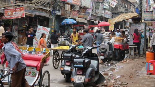 Criza din Ormuz lasă India fără gaz: milioane de familii se întorc la gătitul cu lemne