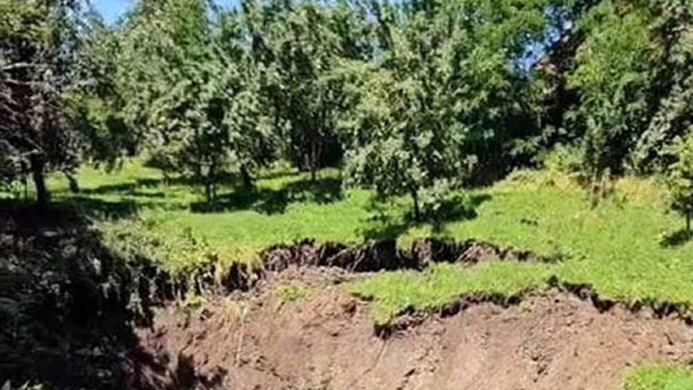 Guvernul aprobă 1,176 milioane lei pentru stabilizarea terenului surpat la fosta mină de sare din Coștiui, Maramureș