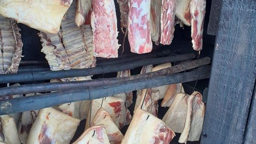 Magazinul virtual - soluția salvatoare în timpul pandemiei covid - 19? Asociația ProdusdeCluj a vândut deja  ciolan afumat și caș tocmai la București, în urma unor comenzi primite on line