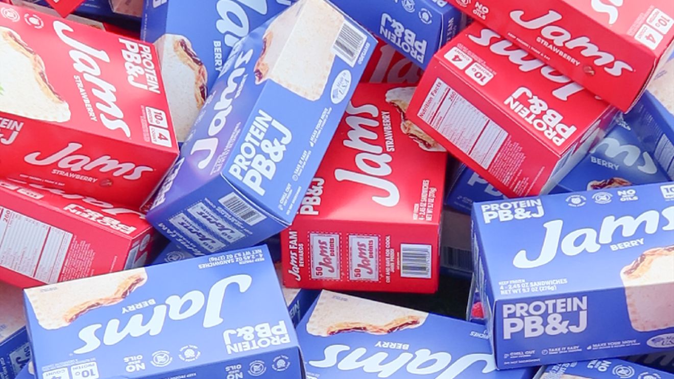 Lansare/Jams: noul sandviș cu unt de arahide și jeleu care revoluționează piața gustărilor sănătoase din SUA/  Alex Morgan, fosta legendă a echipei naționale americane de fotbal feminin, printre susținători/Un pachet cu 4 sandvișuri Jams costă 5,87 $