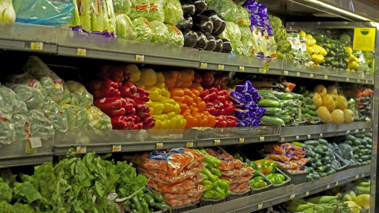 Autoritatea Naţională Fitosanitară anunță că va efectua în acest an cu 42% mai multe probe la legumele şi fructele din producţia autohtonă