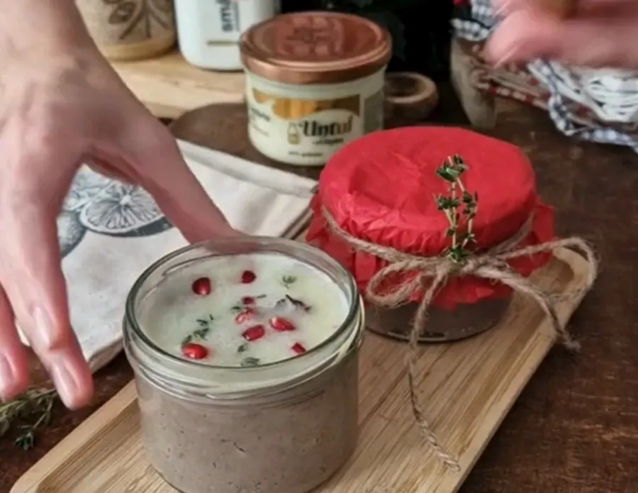 Pateu festiv cu ficat de pui