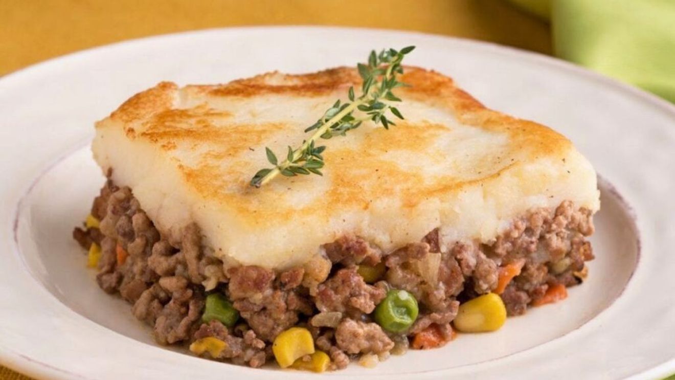 Rețetele Juanitei | Shephard’s pie/Plăcinta ciobanului cu resturile de drob de la Paște/ Rețeta celebrului chef Gordon Ramsay, reinterpretată pentru a combate risipa alimentară