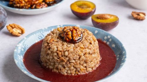 „Portret gastronomic local” ajunge în inima Transilvaniei / Povestea Gospodăriei Cobor și coliva reinterpretată cu prune și krantz / Andreea Jugănaru: „Coliva ocupă un loc aparte și am simțit că merită să fie adusă în atenție și ca desert autentic al satului românesc”