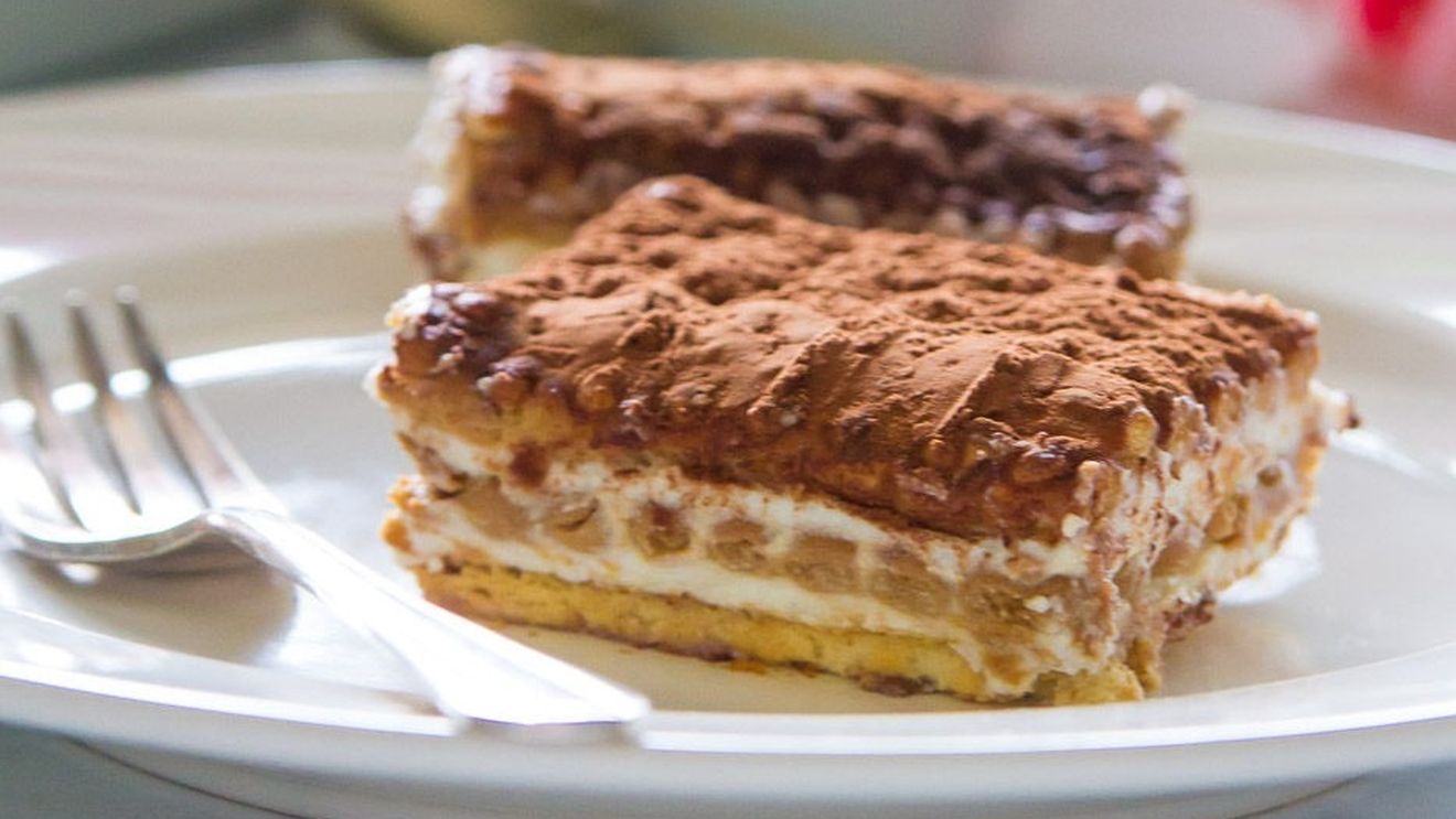 Cel mai ușor desert rece și fără multe calorii când vii din vacanță și n-ai chef de gătit. Seamănă cu tiramisù dar este mai dietetic