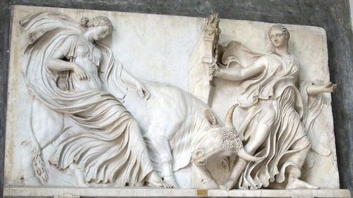 Demetra, zeița agriculturii, cea mai venerată zeiță din Olimp! / Gândirea agrară a fost puternic influențată de mitul Demetrei / Ea a inspirat o abordare holistică asupra agriculturii, în care pământul era considerat un organism viu ce trebuia respectat și îngrijit