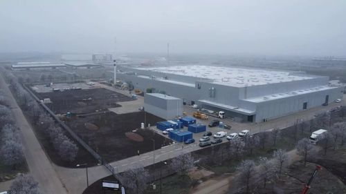 Cutii Coca-Cola pentru România și Serbia vor fi produse în Ungaria: o fabrică chineză de 77 milioane de dolari se deschide la Makó