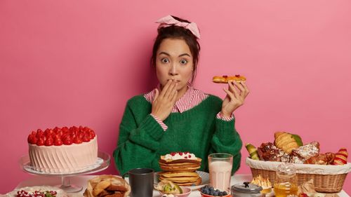 Cum poți combate pofta puternică de mâncare în timpul perioadelor de post sau restricție calorică, fără să suferi / Alegerea alimentelor și hidratarea sunt printre elementele cheie