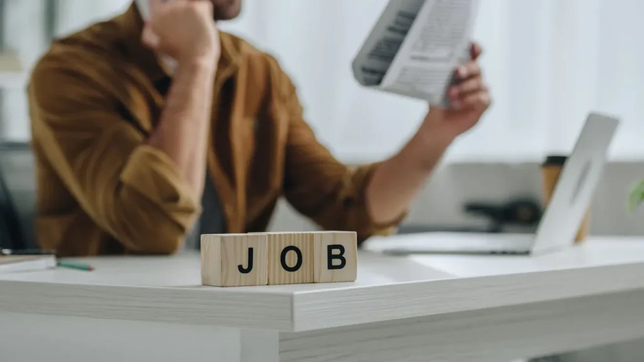 Viitorul muncii în România: angajat sau pe cont propriu? Ce spun românii despre flexibilitate