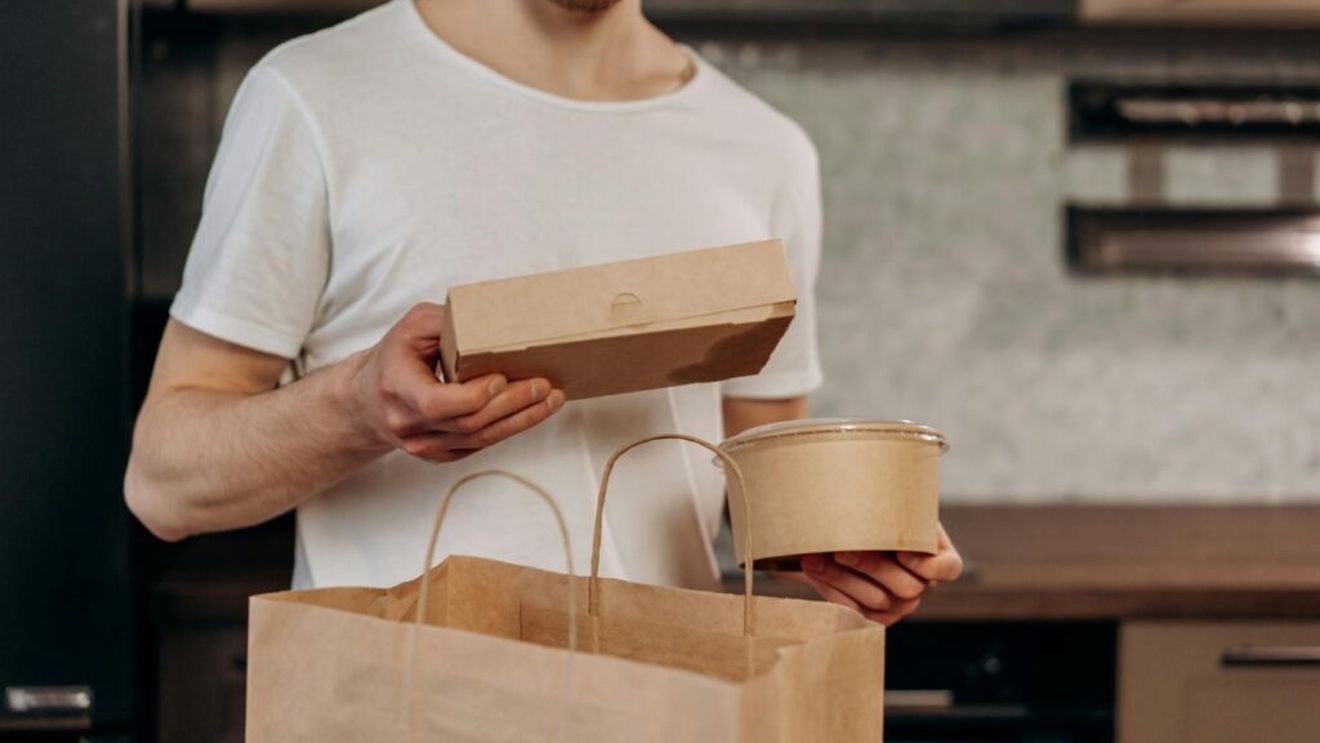 Mai multe branduri importante din HoReCa și retail, în Italia, luate la întrebări într-o anchetă privind condițiile de muncă oferite livratorilor. Sunt vizate, printre altele, nume mari precum McDonald's, Burger King, KFC, Carrefour