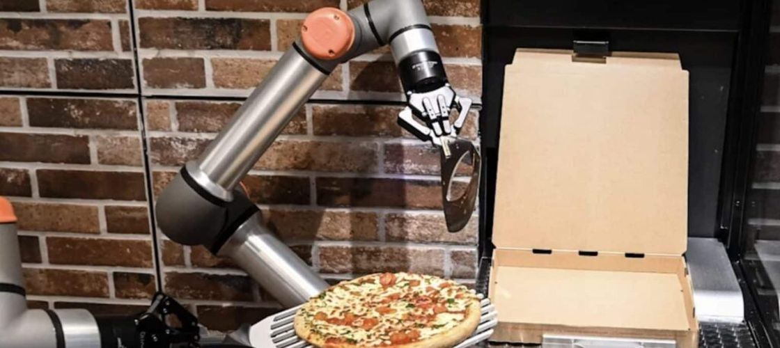 Prepară cocktailuri și împăturesc rufe, însă roboții umanoizi nu sunt încă pregătiți pentru orice sarcină