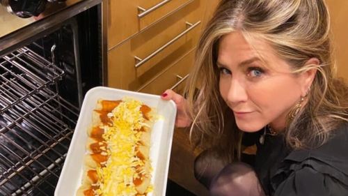 Jennifer Aniston dezvăluie secretul siluetei sale: Folosește condimente slab calorice, pentru a da un plus de gust meselor sale/ Gustările preferate ale actriței sunt pop-corn-ul și shake-urile