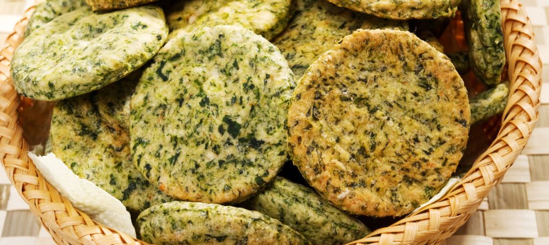 Biscuiții proteici cu spanac și feta care au gust de spanakopita grecească / Rețeta mediteraneană gata în 30 de minute