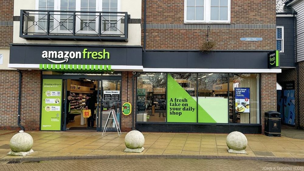 Amazon îşi închide toate magazinele Fresh din Marea Britanie / Acestea ofereau preţuri mai mici şi produse de larg consum