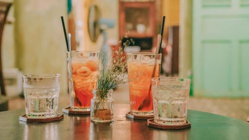 Emiratele Arabe Unite vor introduce o nouă taxă pe zahăr pentru băuturile îndulcite, începând din ianuarie 2026/ Kuweit rămâne singura țară din CCG care nu taxează băuturile carbogazoase, îndulcite sau energizante