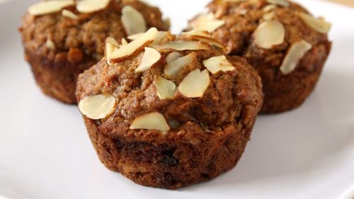 Brioșe cu dovleac bogate în proteine / Un dulce bun pentru micul dejun, sățios și gustos / Le poți lua cu ușurință și la birou, pentru o gustare delicioasă