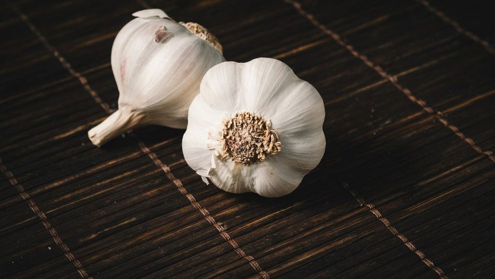 O fermieră din Australia, recunoscută pentru protestele ei față de importul de usturoi , obișnuia să cumpere și să revândă chiar usturoi din afara țării