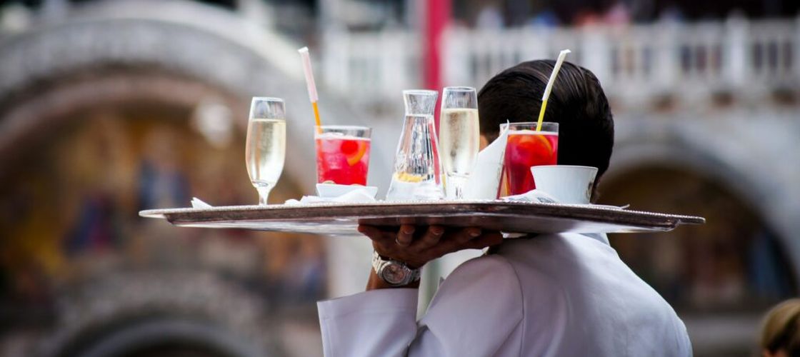 Amendă de 160.000 de lei pentru un restaurant, după ce au fost depistate trei persoane fără contract