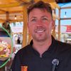 VIDEO Un preparat fusion cu mici și mămăligă. Chef Pop Arnold Emerson: Și în România se gătește bine și avem multe preparate care pot fi puse în valoare