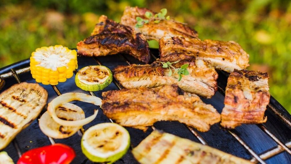 Cum prepari cea mai bună friptură la grătar / Presară acest mix de ingrediente pentru o aromă bogată și savuroasă